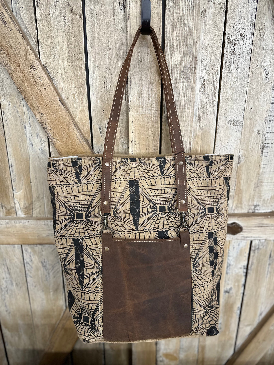 Hopofly Tote Bag