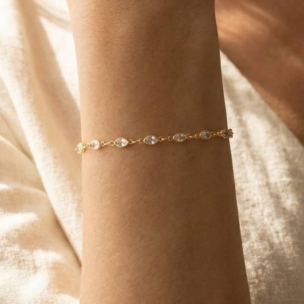 Round Cz Bezel Station Chain Bracelet: Gold