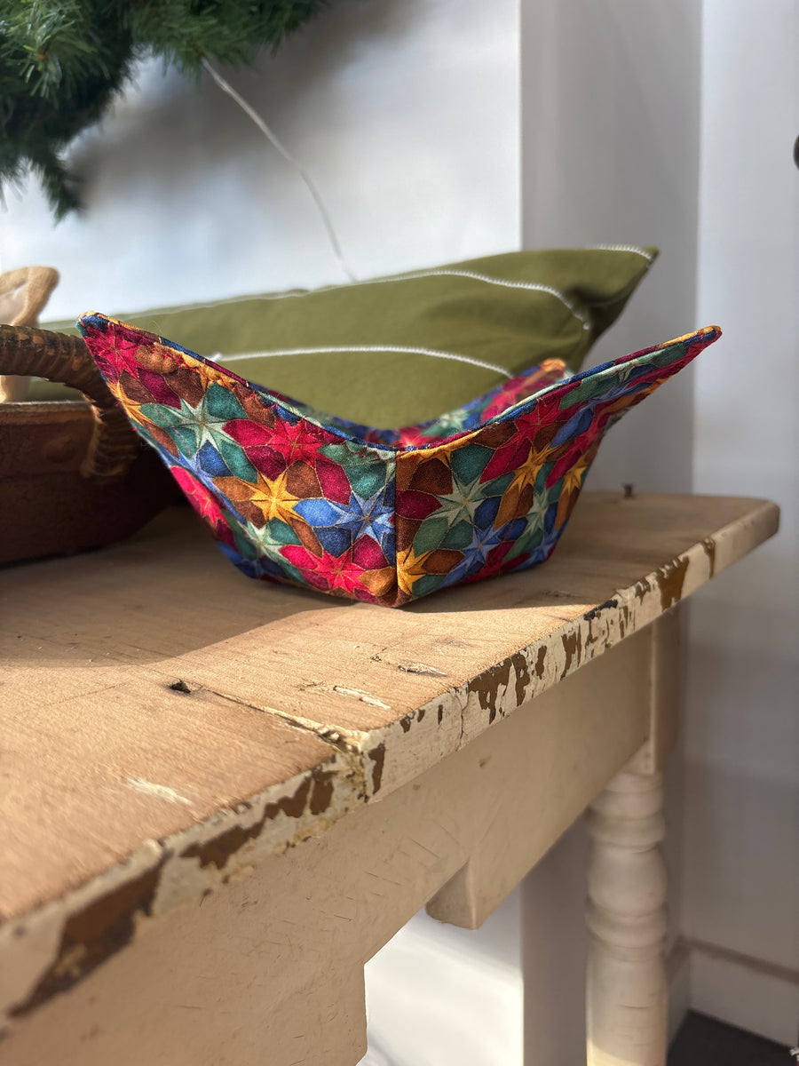 Colorful Holiday Stars Bowl Cozy