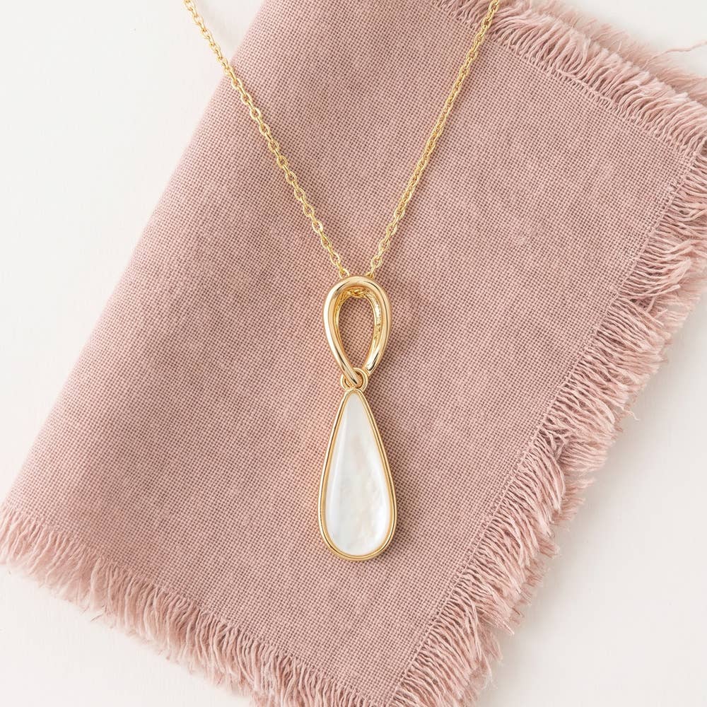Mother Of Pearl Teardrop Pendant Necklace: Gold