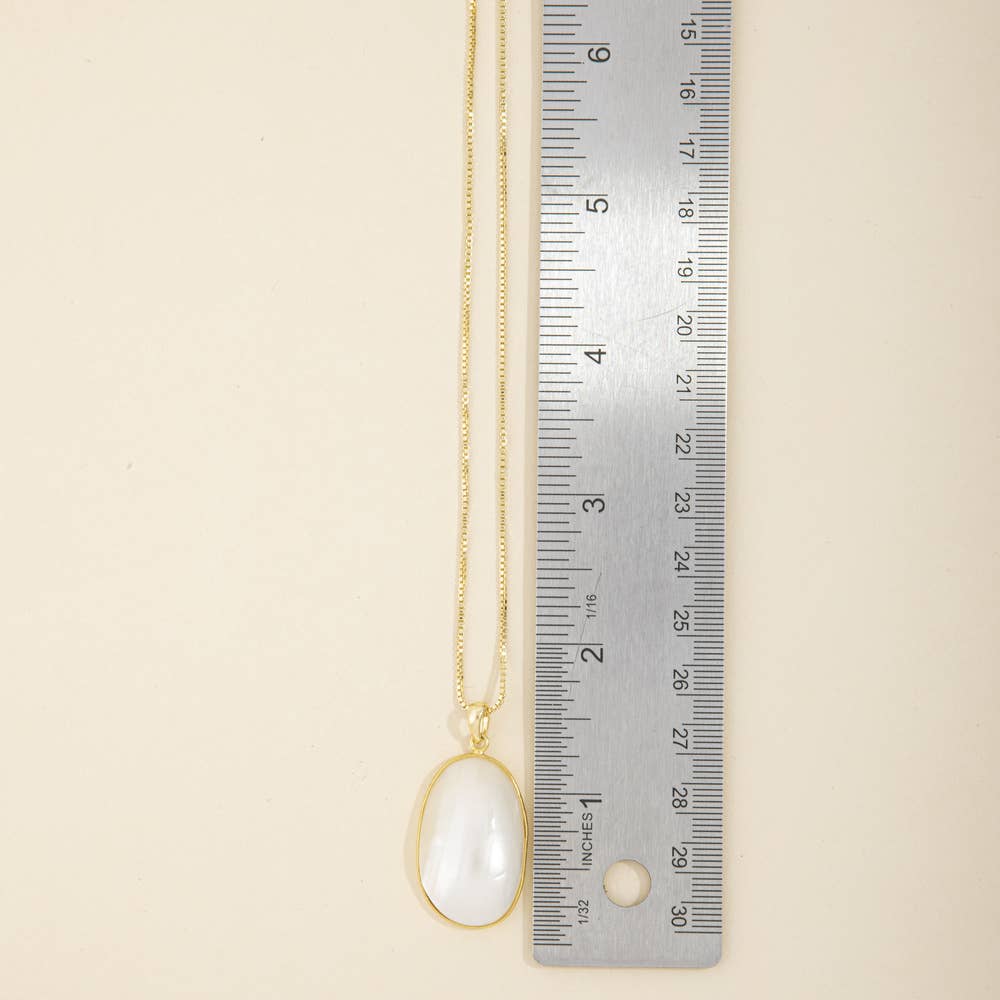 Mother Of Pearl Oval Pendant Chain Necklace