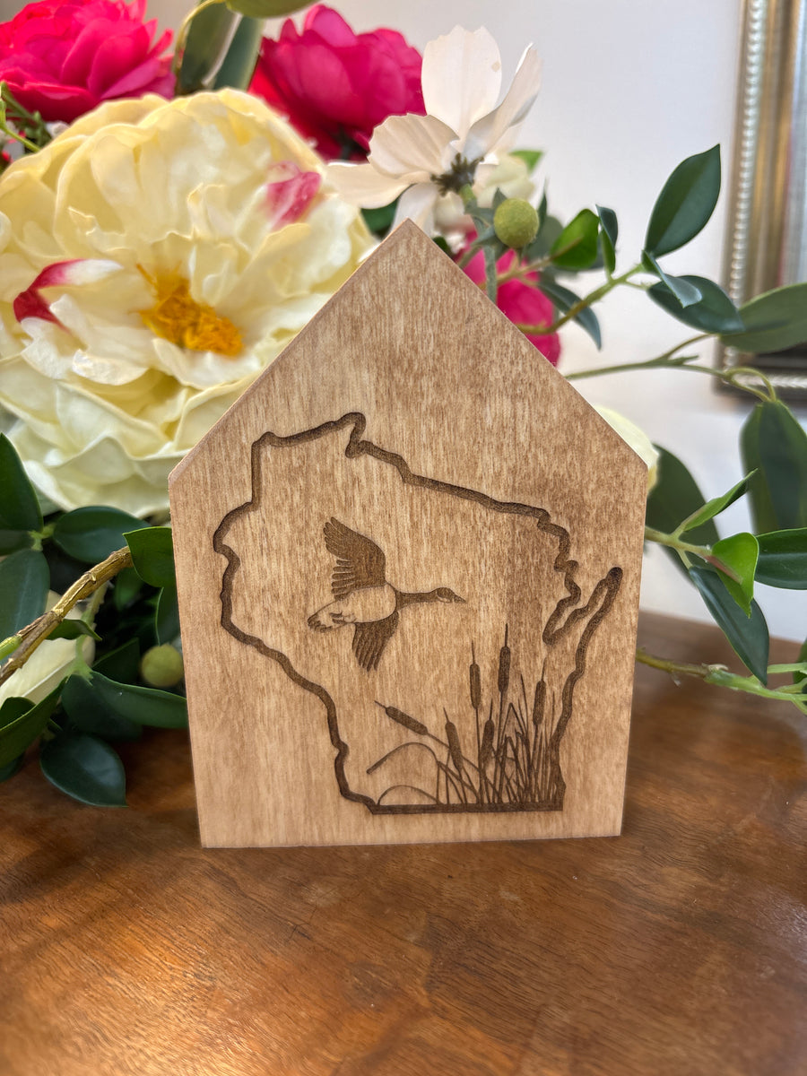 Wisconsin Wooden Laser Shelf Sitter - Goose