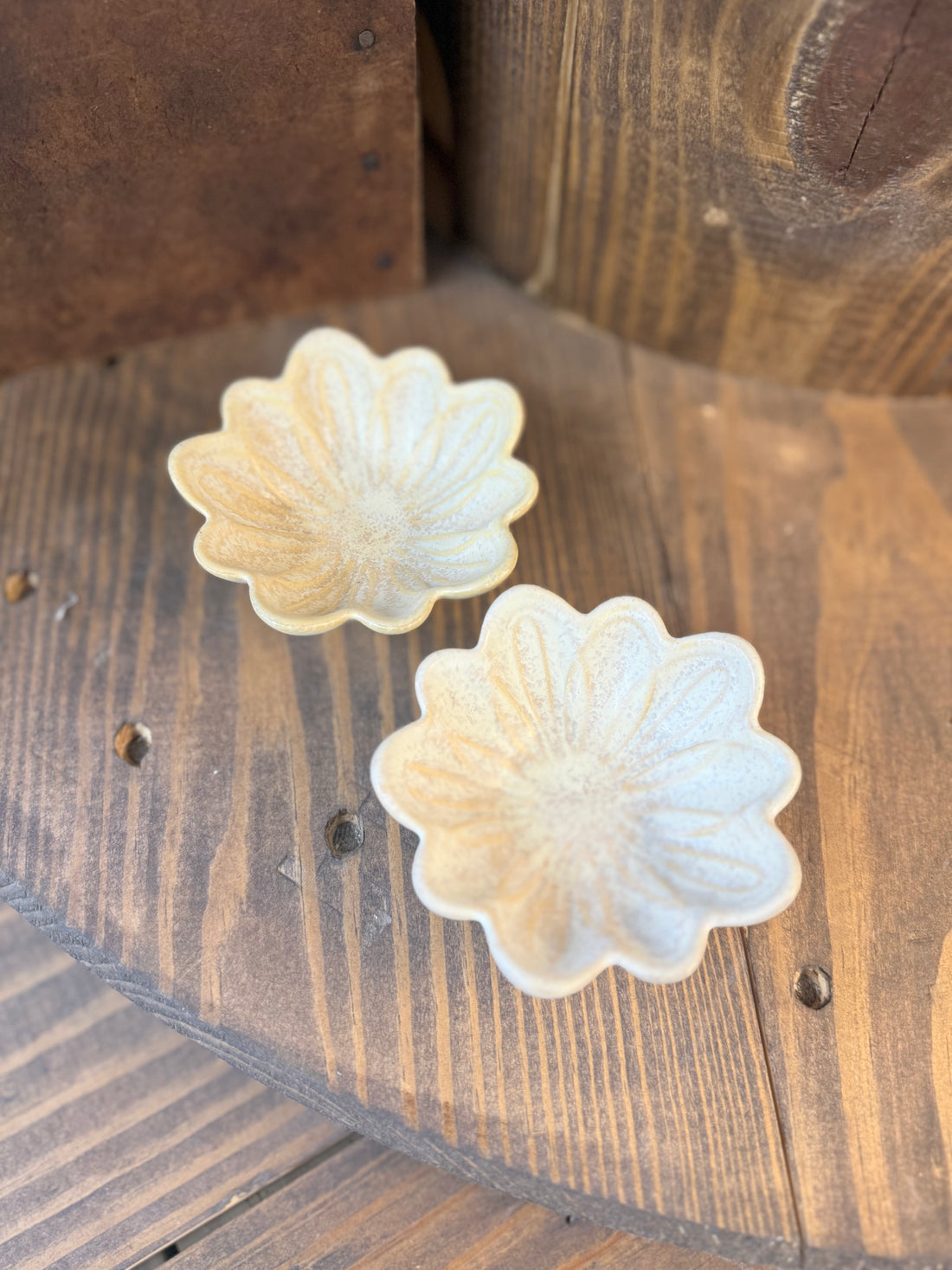 Honey Brown Flower Dish - 3.5"