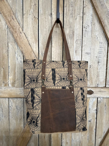 Hopofly Tote Bag