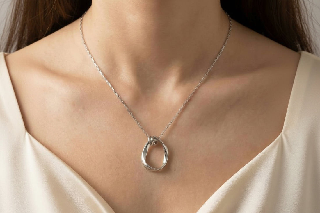 Twisted Oval Pendant Dainty Chain Necklace: Silver