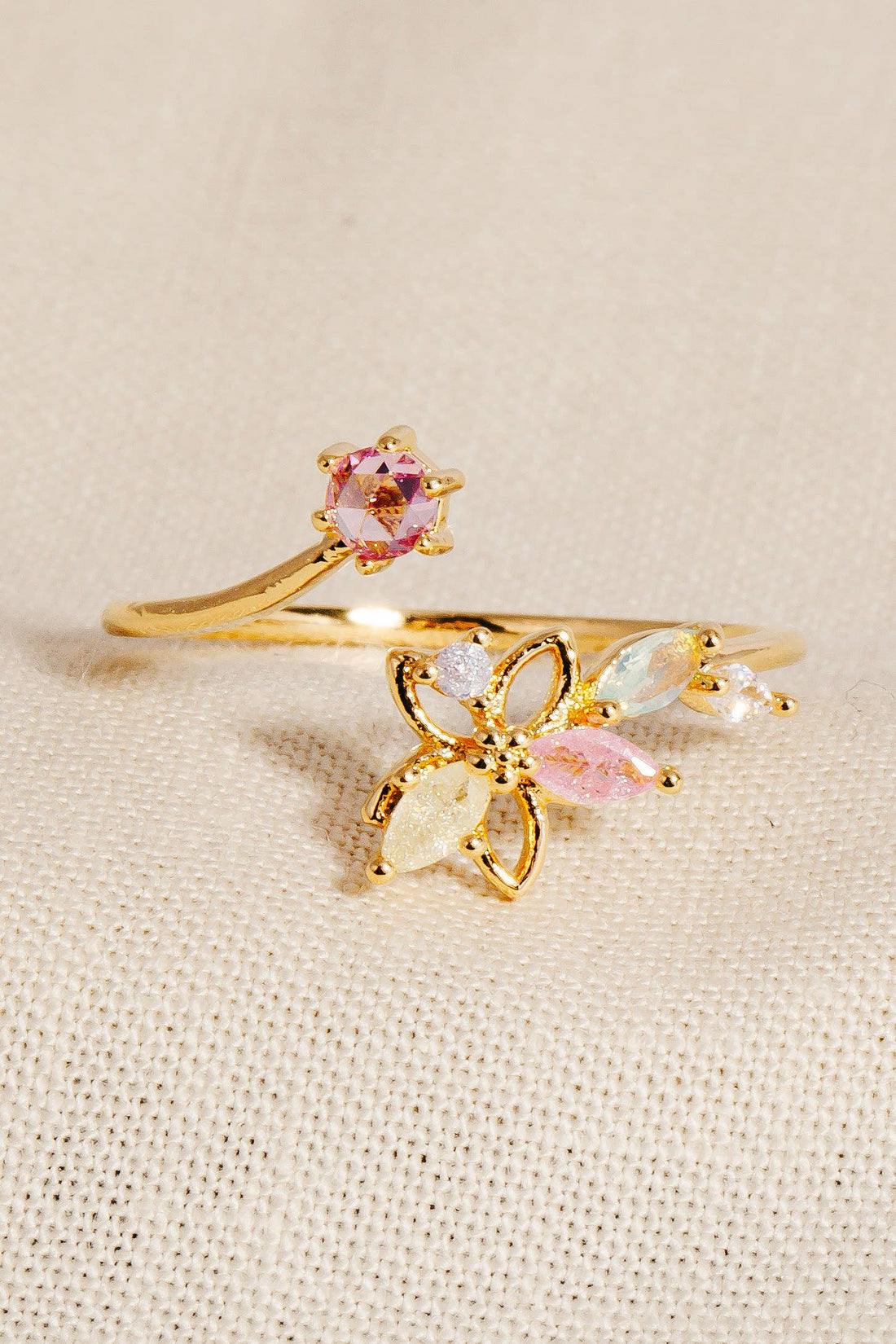 Floral Open Twist Ring: Gold