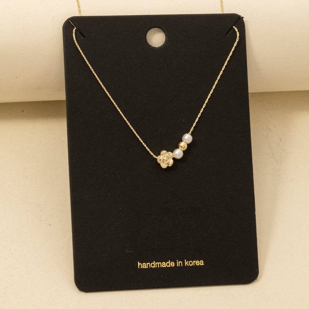 Pearl And Flower Beads Charm Necklace - Gold