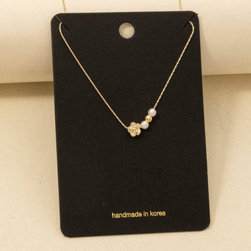 Pearl And Flower Beads Charm Necklace - Gold