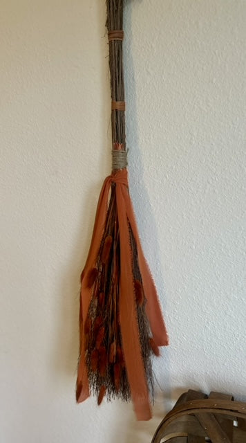 Cinnamon Broom - Paprika Lagurus