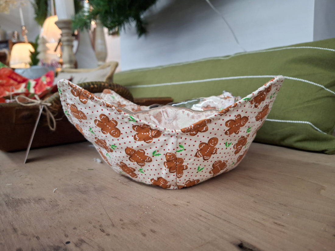Gingerbread Men Bowl Cozy