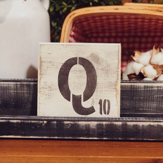 Letter Tile - Q