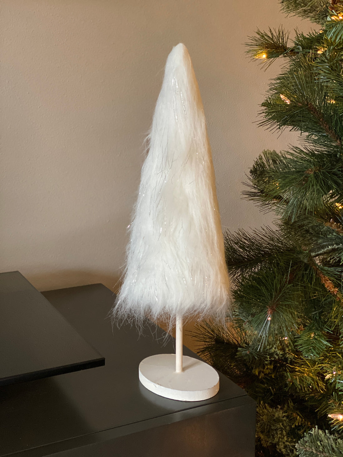 Medium Fuzzy Wuzzy White Tree