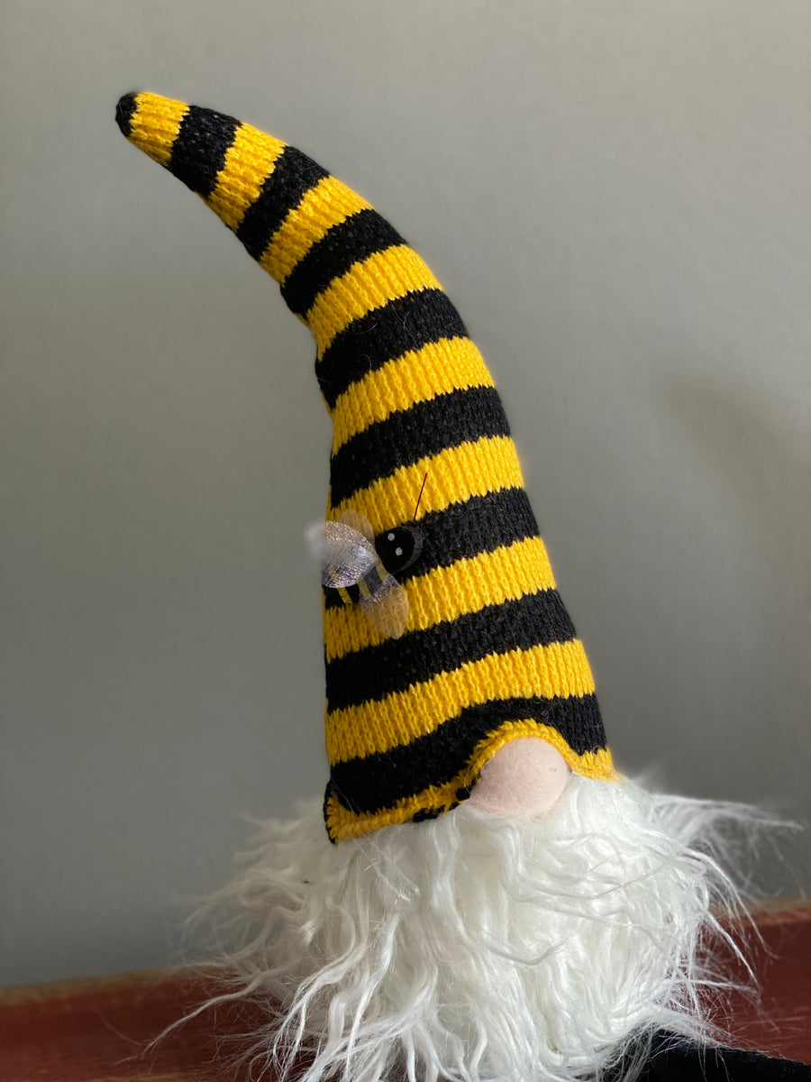 Sitting Bee Gnome with Legs
