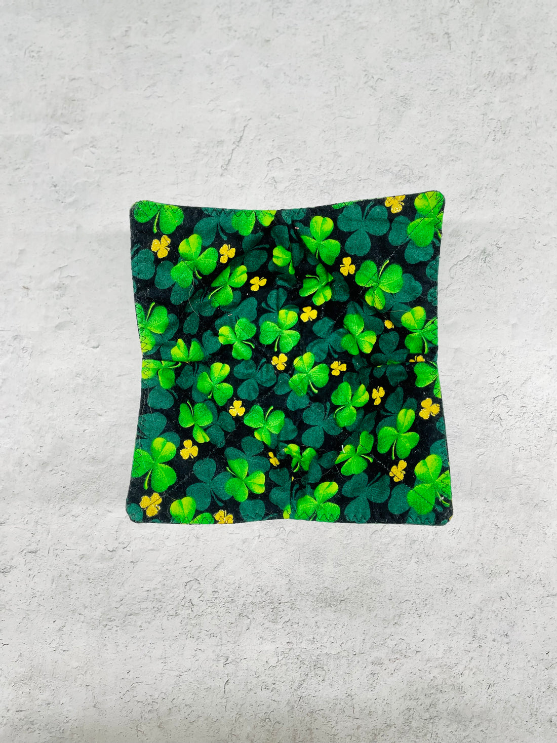Shamrock with Gold Bowl Cozy