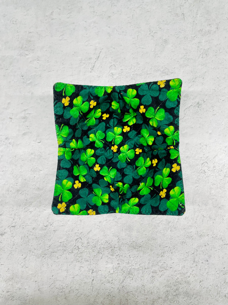 Shamrock with Gold Bowl Cozy