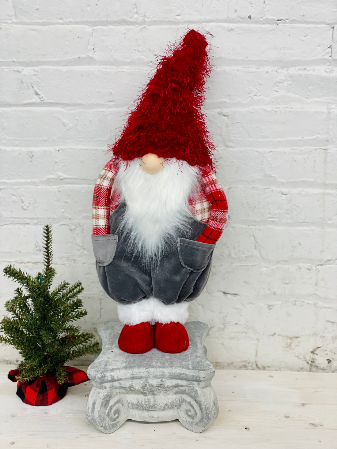 22'' Standing Red Hat Gnome